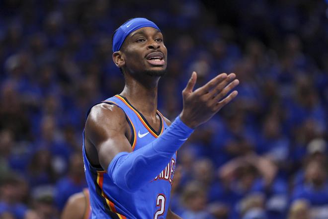 2-1逆转！超级后卫踢疯了，梅开二度导演逆袭，巴萨狂揽4连胜